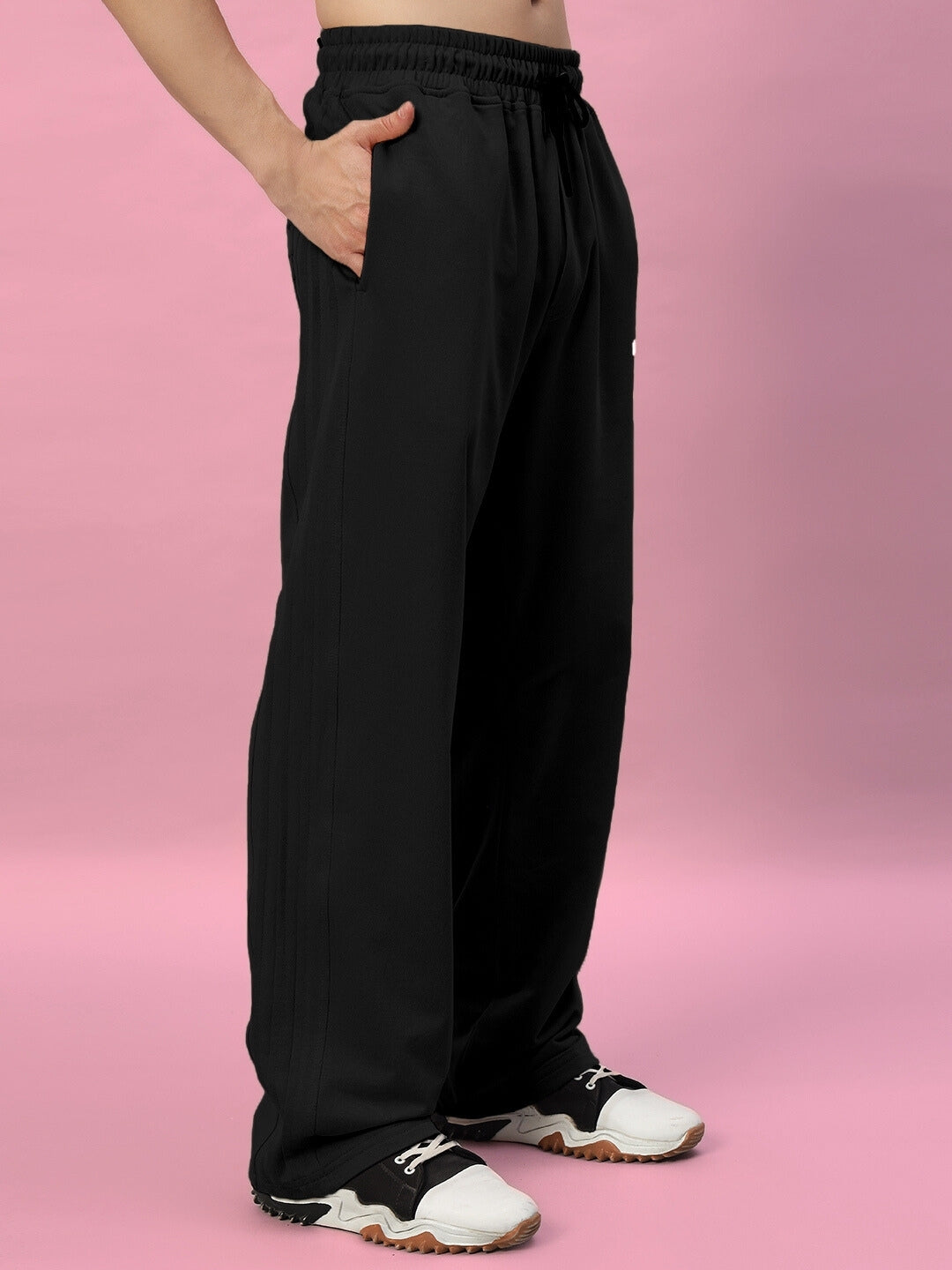 QUANTUM RELAXED-FIT JOGGERS (BLACK)