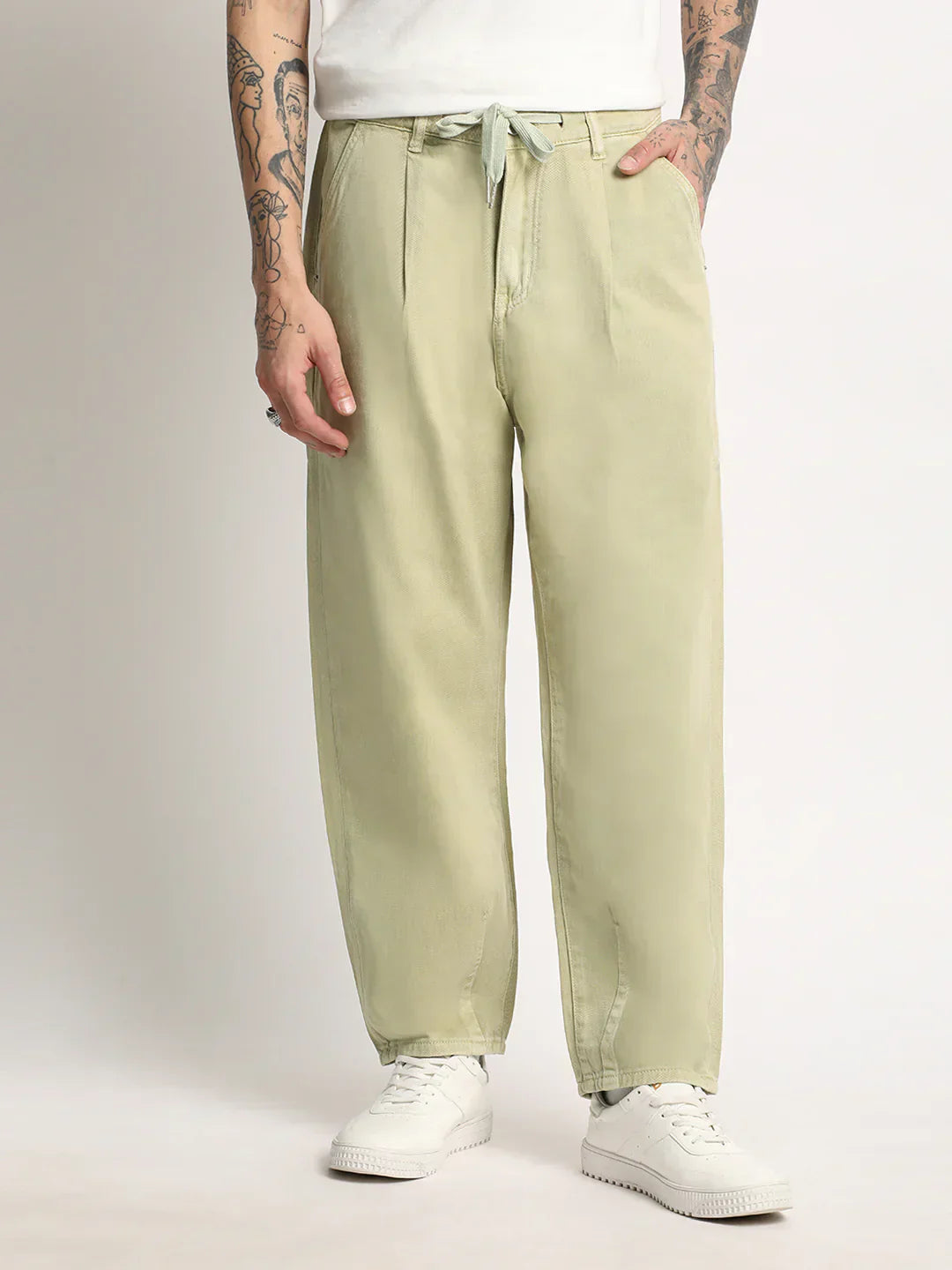 Men Green Solid Mid Rise Straight Fit Jean
