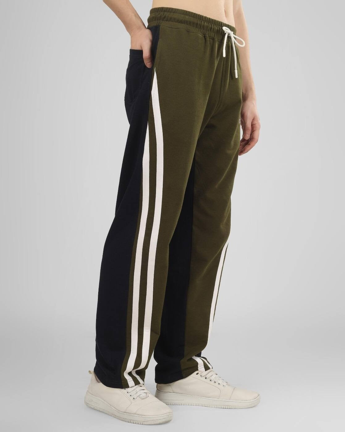 Men Typogrphic Print Joggers with Insert Pockets