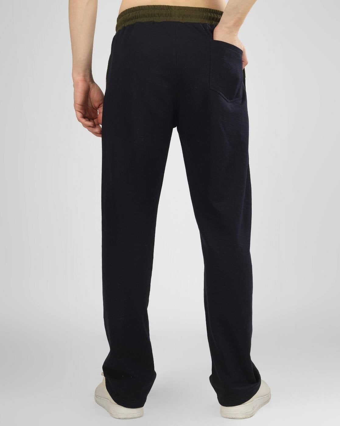Men Typogrphic Print Joggers with Insert Pockets